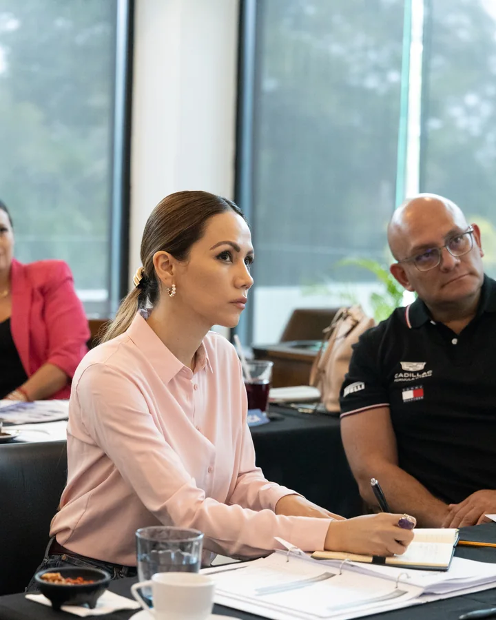 Alma Reynoso, Fundadora · Infinity Car Rental